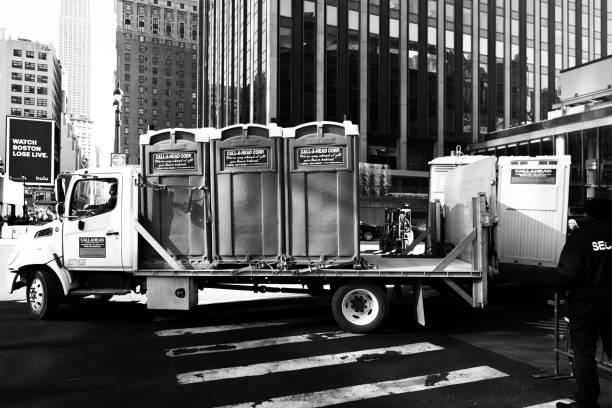 Best Portable restroom trailer rental  in Dellwood, MO